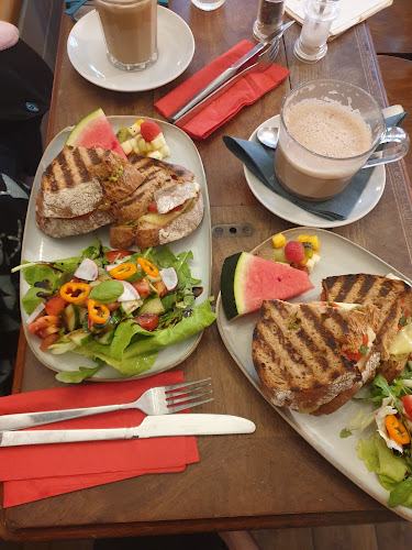 Comentarii opinii despre Caveedel