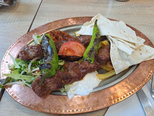 Opinii despre Öz Antep Mangal în Siegen - Gastronomie und Hotellerie
