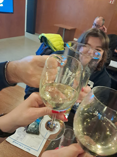 Opinii despre Falstaff Restaurant und Sportsbar în Leipzig - Gastronomie und Hotellerie