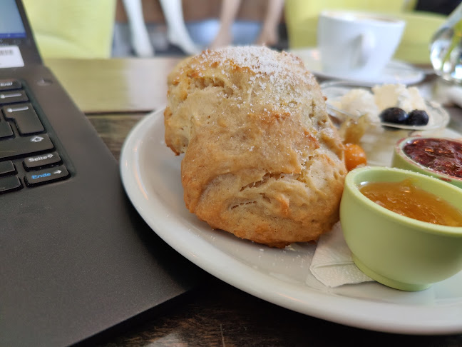 Café LIVRES - Gastronomie und Hotellerie