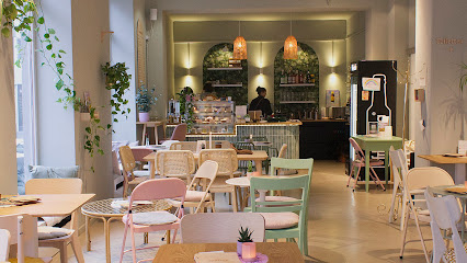 maima Lounge CAFÉ & YOGA