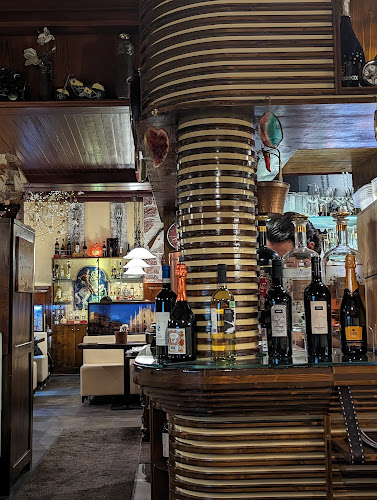 Rotes Schloß Pizzeria