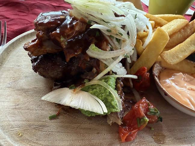 Opinii despre Roter Milan în Halle (Saale) - Gastronomie und Hotellerie