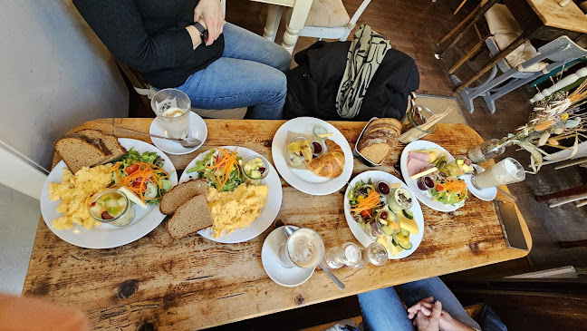 Opinii despre Café Goldjunge Nippes în Köln - Gastronomie und Hotellerie