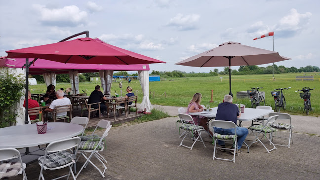 Flugplatz Biergarten Herrenteich
