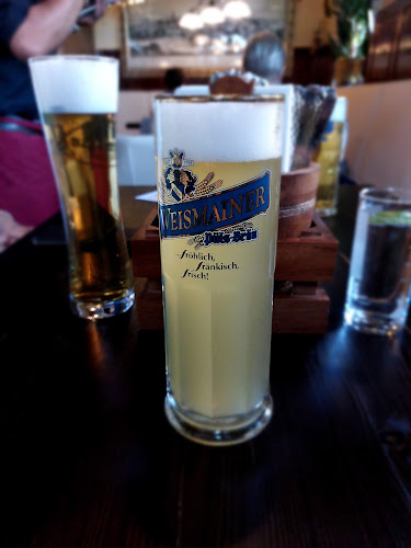 Rotes Schloß Pizzeria - Hof