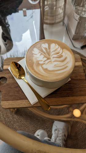 Opinii despre Yollie - Popice Café & Concept Store în Karlsruhe - Gastronomie und Hotellerie