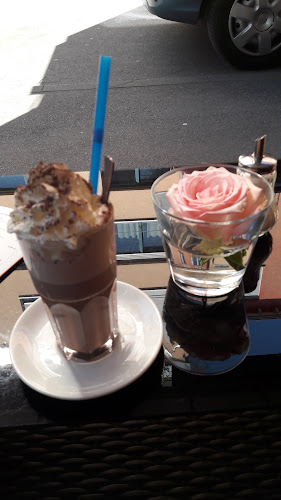 Comentarii opinii despre Cafe Latour