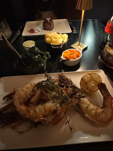 [m]eatery restaurant & botanist bar Hamburg