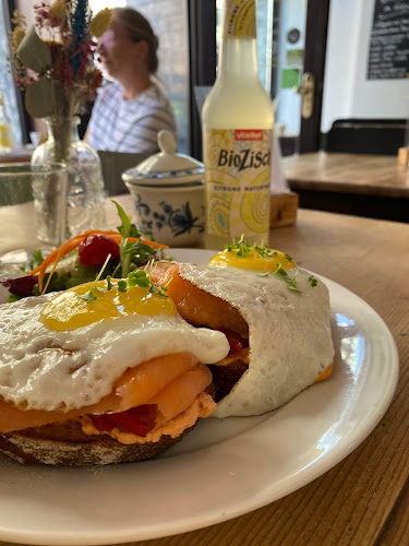 Opinii despre Café Goldjunge Nippes în Köln - Gastronomie und Hotellerie