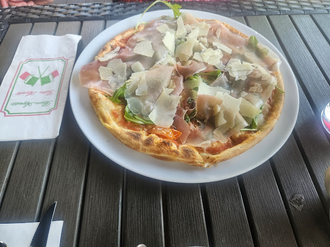 Rotes Schloß Pizzeria