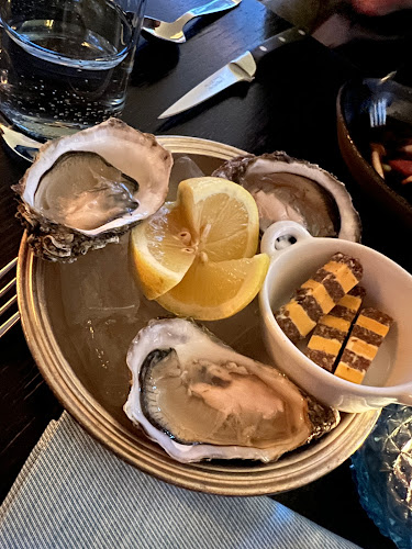 [m]eatery restaurant & botanist bar Hamburg - Gastronomie und Hotellerie