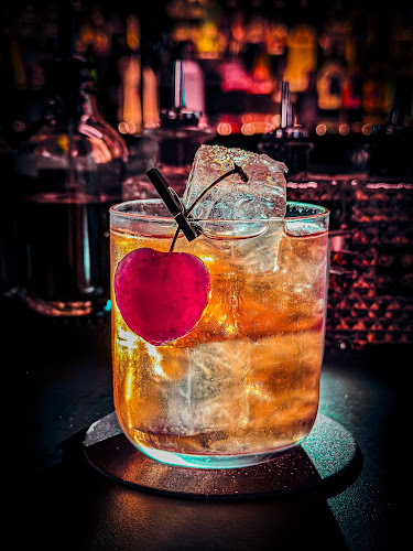 Pawn Dot Com Bar - Gastronomie und Hotellerie