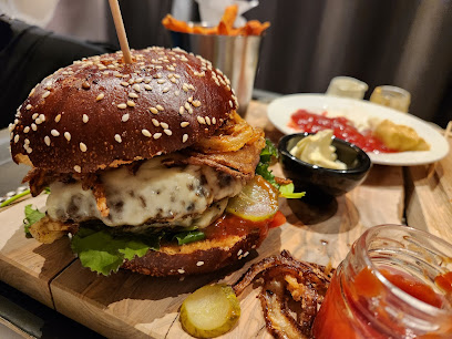 Arts Bar & Restaurant