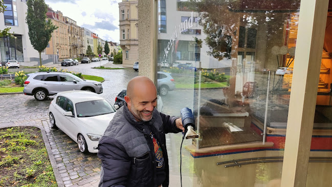 Lanzendorfer Backparadies - Yesterday - WIR RETTEN BROT - Gastronomie und Hotellerie