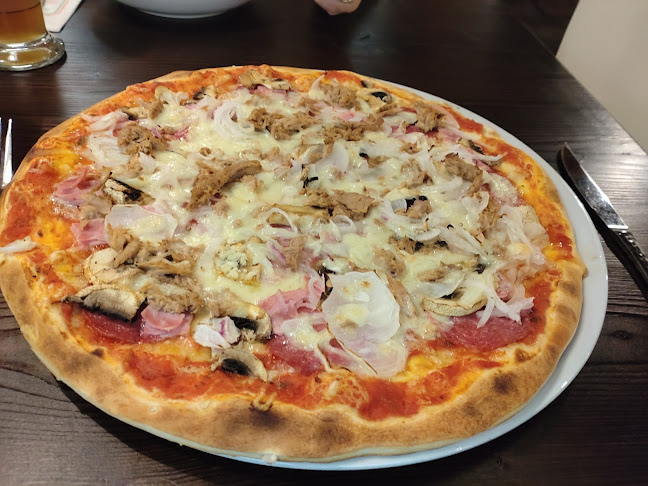Rotes Schloß Pizzeria