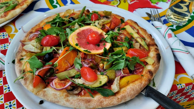 Pizzeria Trattoria La Grotta - Gastronomie und Hotellerie