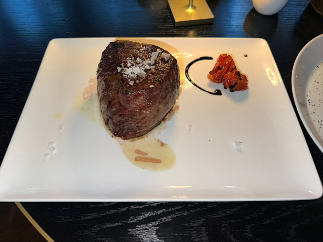 Opinii despre [m]eatery restaurant & botanist bar Hamburg în Hamburg - Gastronomie und Hotellerie