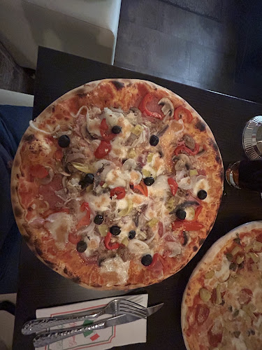 Rotes Schloß Pizzeria