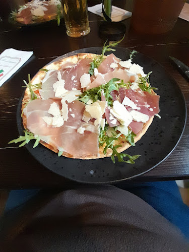 Opinii despre Rotes Schloß Pizzeria în Hof - Gastronomie und Hotellerie