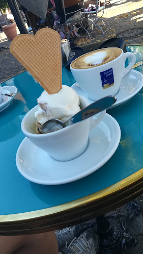 PICCOLA PAUSA - caffè panini aperitivi - Gastronomie und Hotellerie