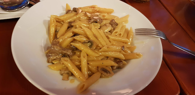 Trattoria Pizzeria "Punto e Virgola" - Gastronomie und Hotellerie