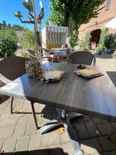 Fräulein Frieda im Kontorhof Wasbek