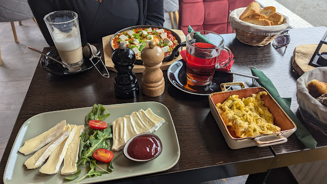 La Perla Pizzeria & Café - Gastronomie und Hotellerie