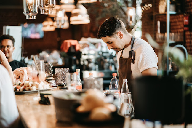 Comentarii opinii despre Die Halle