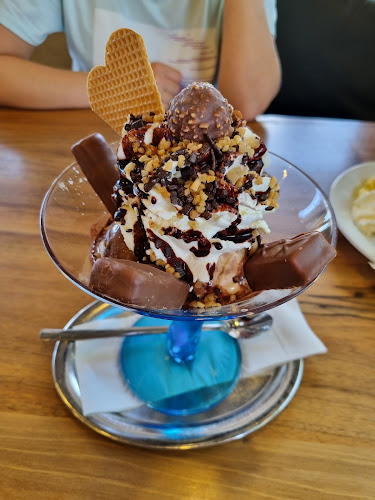 Eiscafé Magia Fredda - Gastronomie und Hotellerie