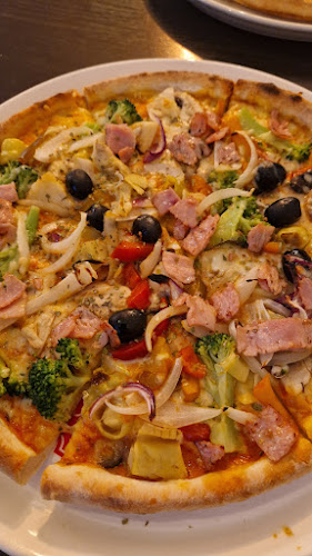 Opinii despre Dolce Vita Pizzeria în Bad Homburg vor der Höhe - Gastronomie und Hotellerie