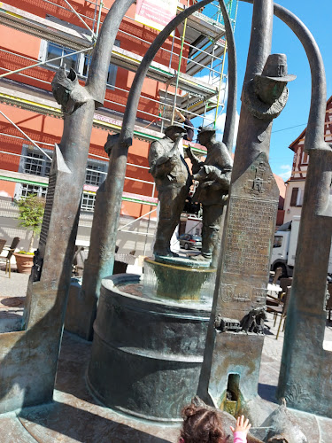 b. den Kornschrannen 2, 86720 Nördlingen