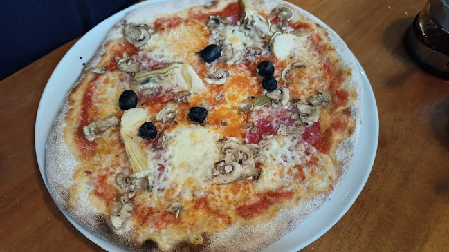 Opinii despre Pizzeria La Fontana în Nördlingen - Gastronomie und Hotellerie
