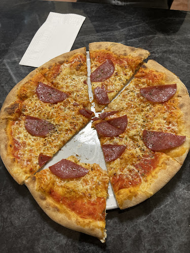 Opinii despre Pizza-Pazza în Köln - Gastronomie und Hotellerie