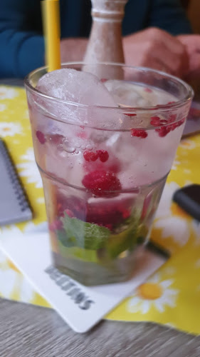 Comentarii opinii despre Bistro Bar 300